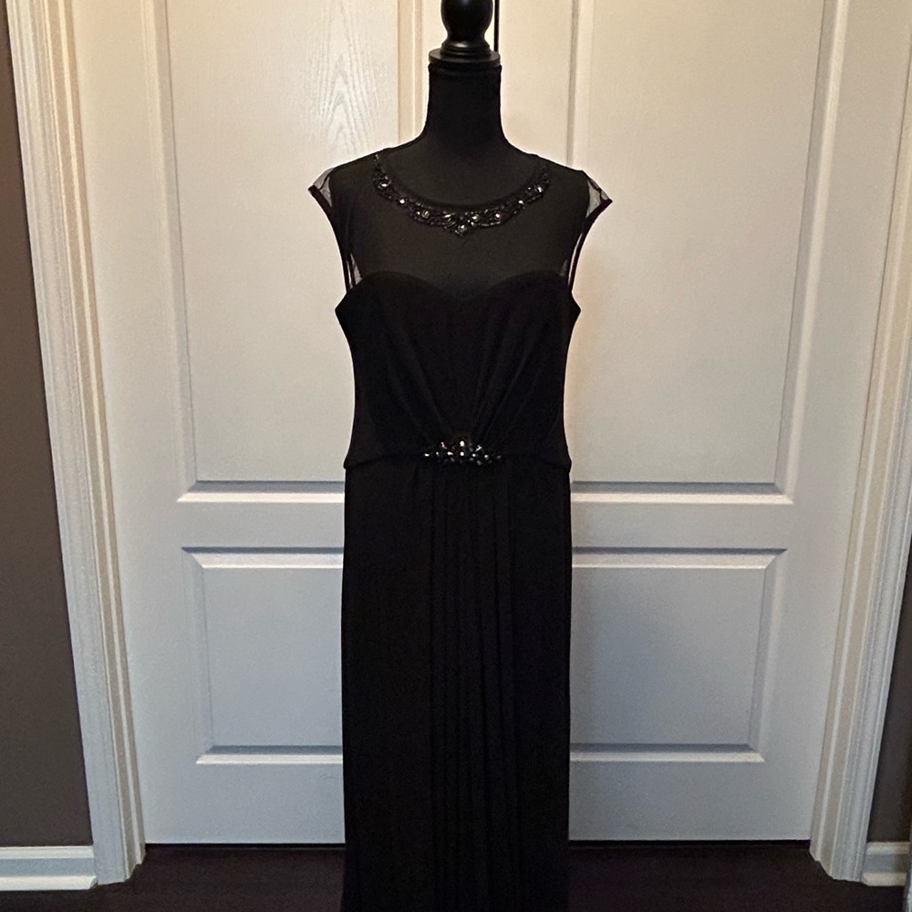 Scarlett Elegant Black Evening Gown
